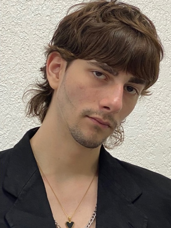 Corte tendencia a tijera + arreglo de barba, después