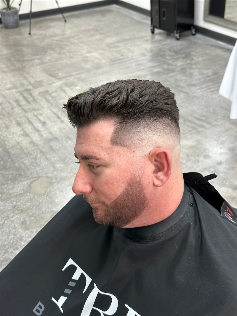 Slick back texturizado + fade + barba